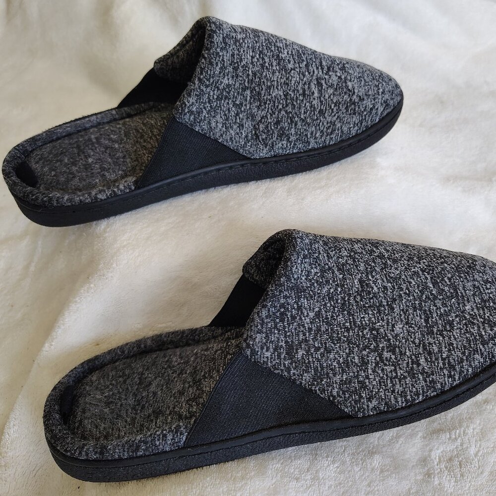 Dearfoams Men's Winter Slippers, Size 7–8 (Indoor/Outdoor Use) — Comfortable